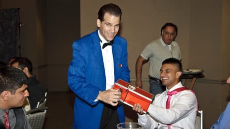 Magician entertains Chicago area adults with walk-around strolling close-up magic tricks.